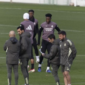 世体：姆巴佩因伤缺席阿韦洛亚首训，平图斯重新归队