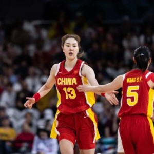 开云体育入口-10分+0失误！孙梦然归来好稳，中国女篮该重用她？